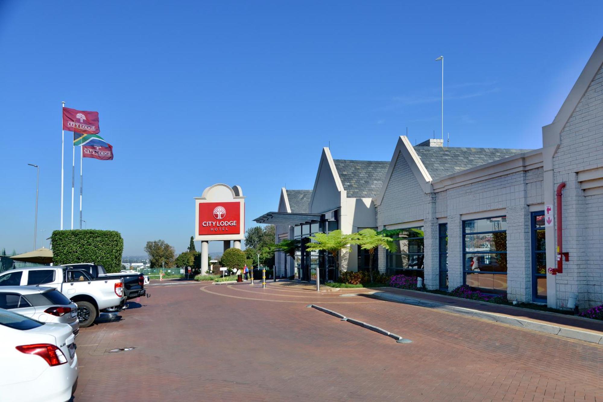 City Lodge Hotel Johannesburg Airport, Barbara Road Κέμπτον Παρκ Εξωτερικό φωτογραφία